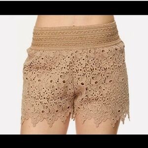 NWT New Mix Lace Decorative shorts in tan size Medium